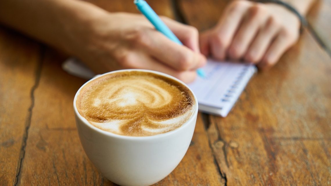 Boire du café pendant le jeûne intermittent, c’est OK ?